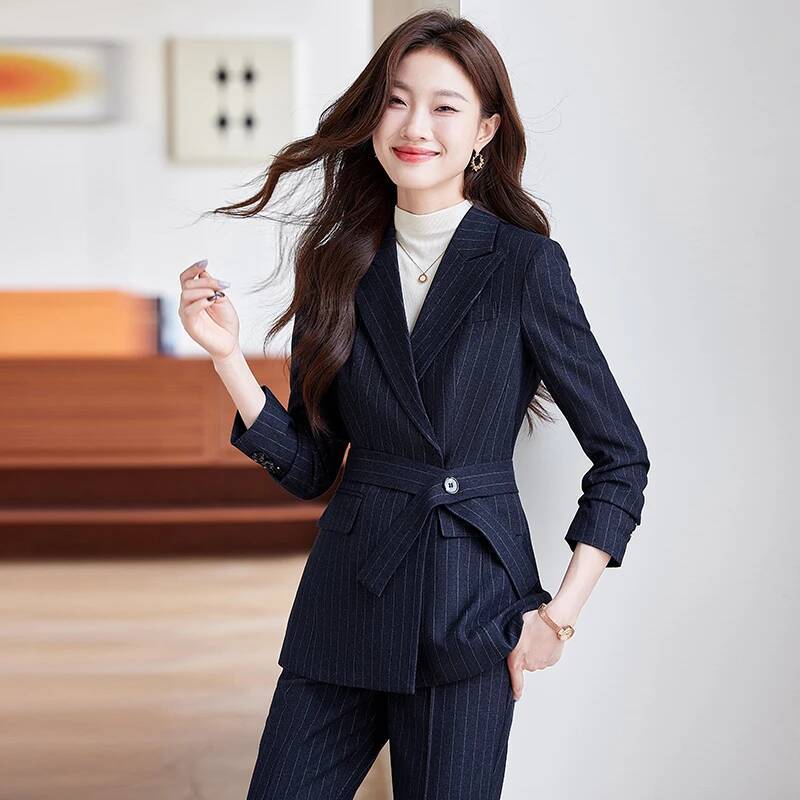 高品質生地のエレガントなストライプ柄フォーマルパンツスーツ  - Women Formal Wear For Interview のレビューと価格